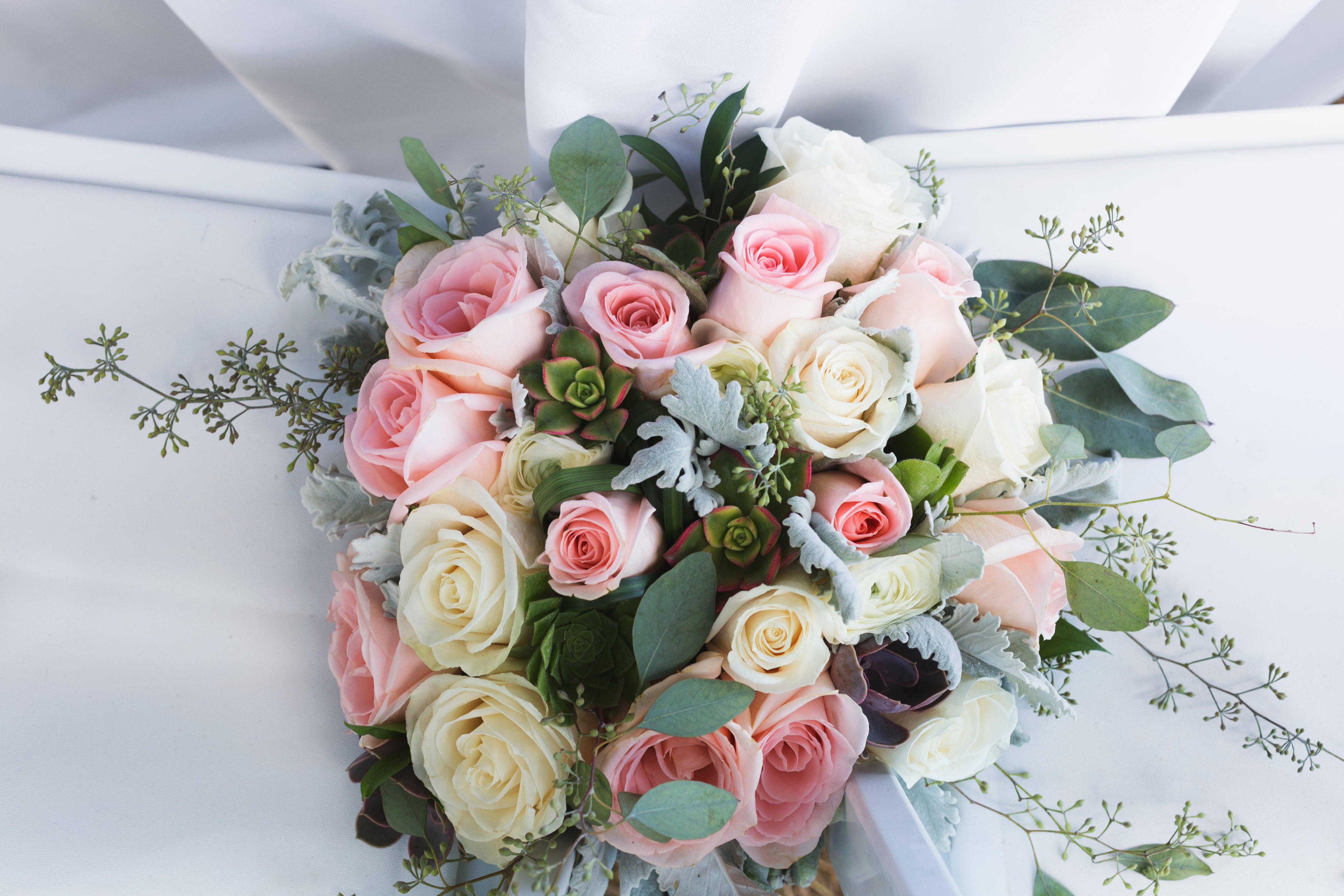 Fleur quebec bridal-rose-bouquet
