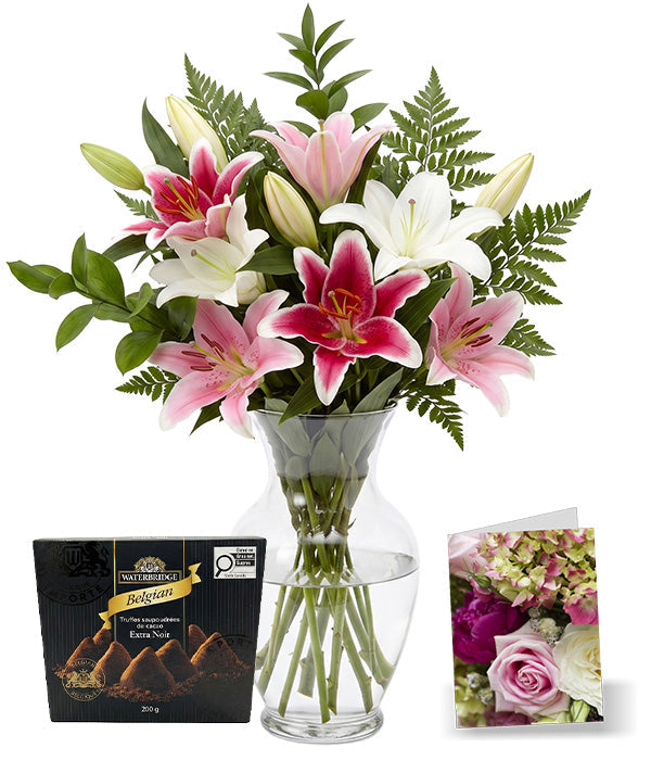 Bouquet de lys oriental assortis avec vase, carte et truffes
